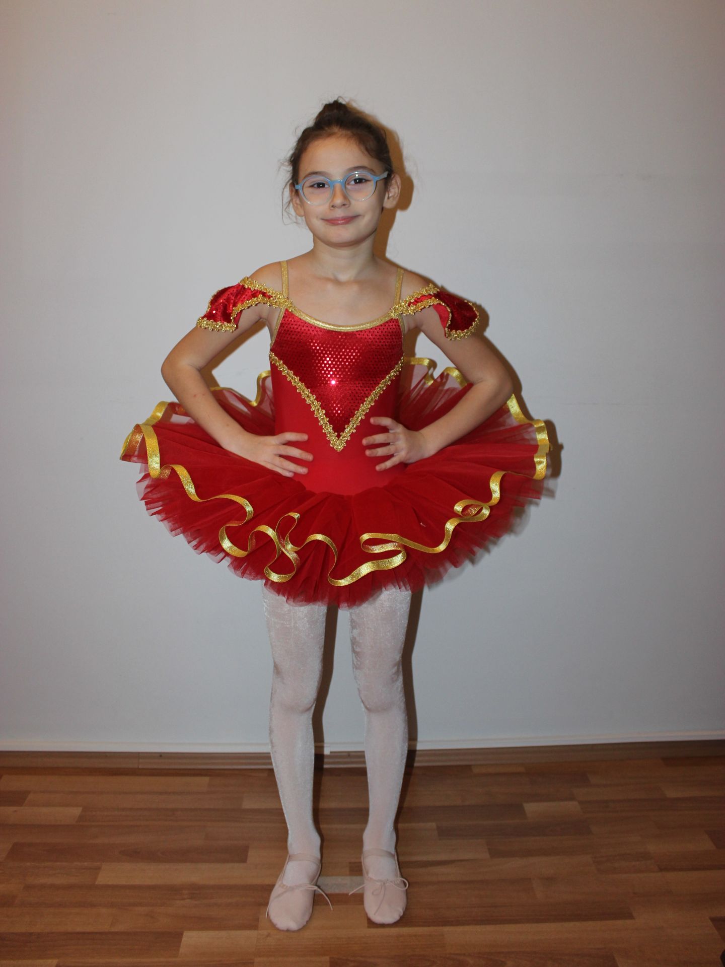 AYCE KOSTÜM - SARI ŞERİTLİ KIRMIZI TÜTÜ - T33