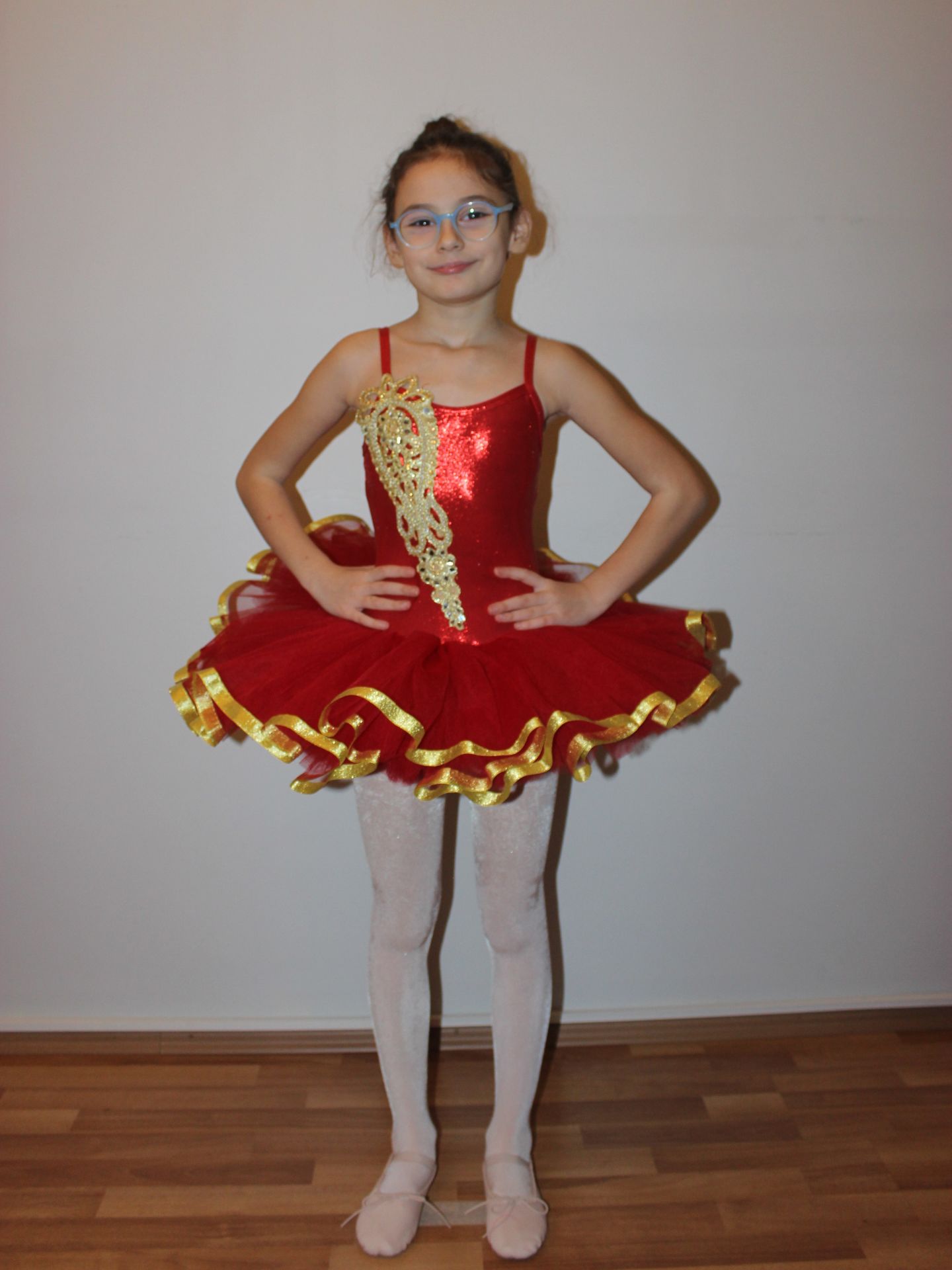 AYCE KOSTÜM - GOLD İŞLEMELİ KIRMIZI TÜTÜ - T35