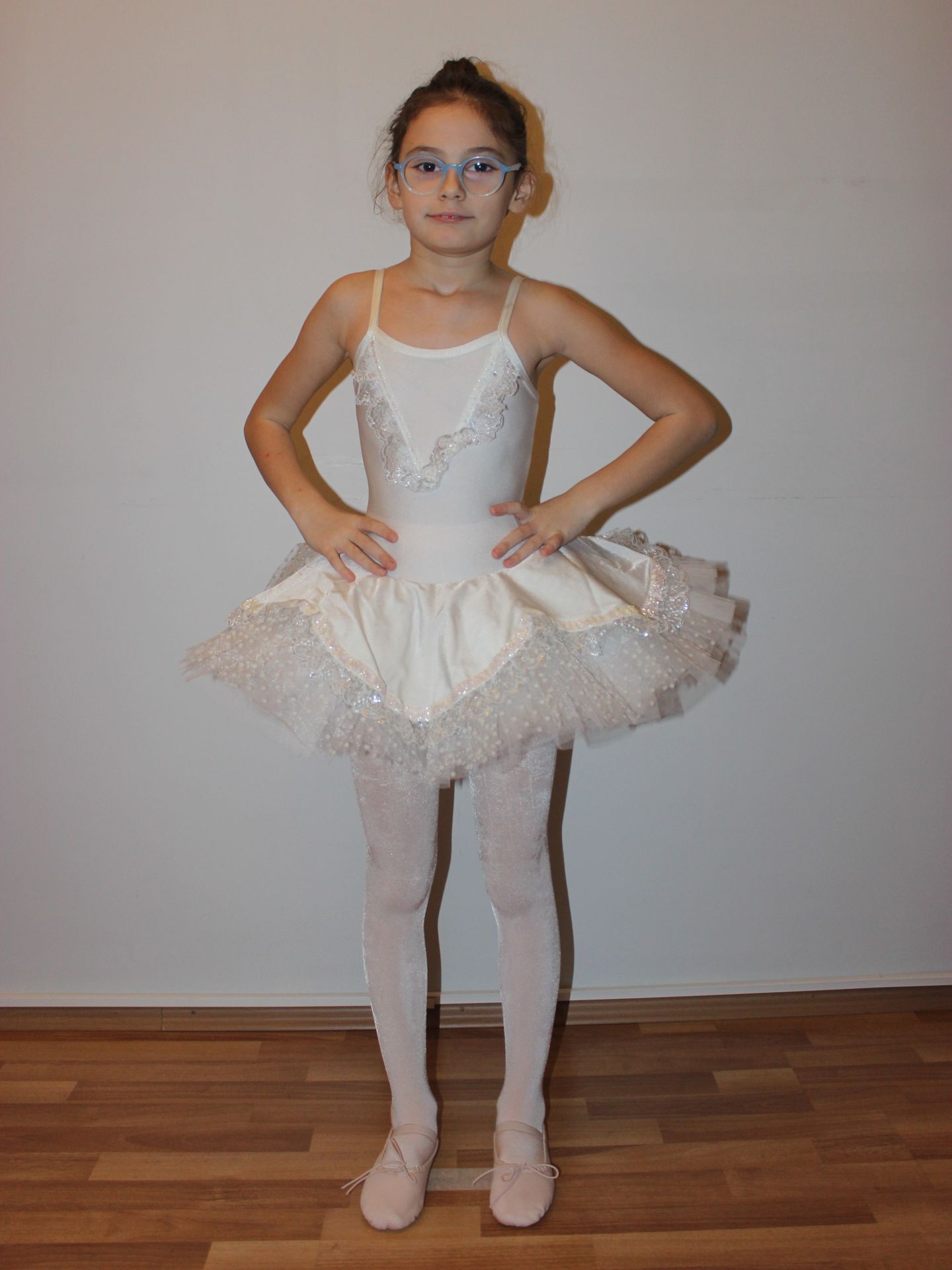 AYCE KOSTÜM - BEYAZ DİLİMLİ TÜTÜ - T47