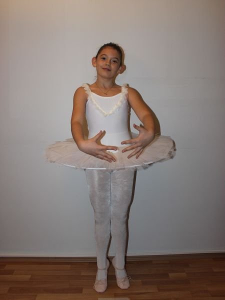 AYCE KOSTÜM - YAKASI TÜYLÜ BEYAZ TÜTÜ - T56